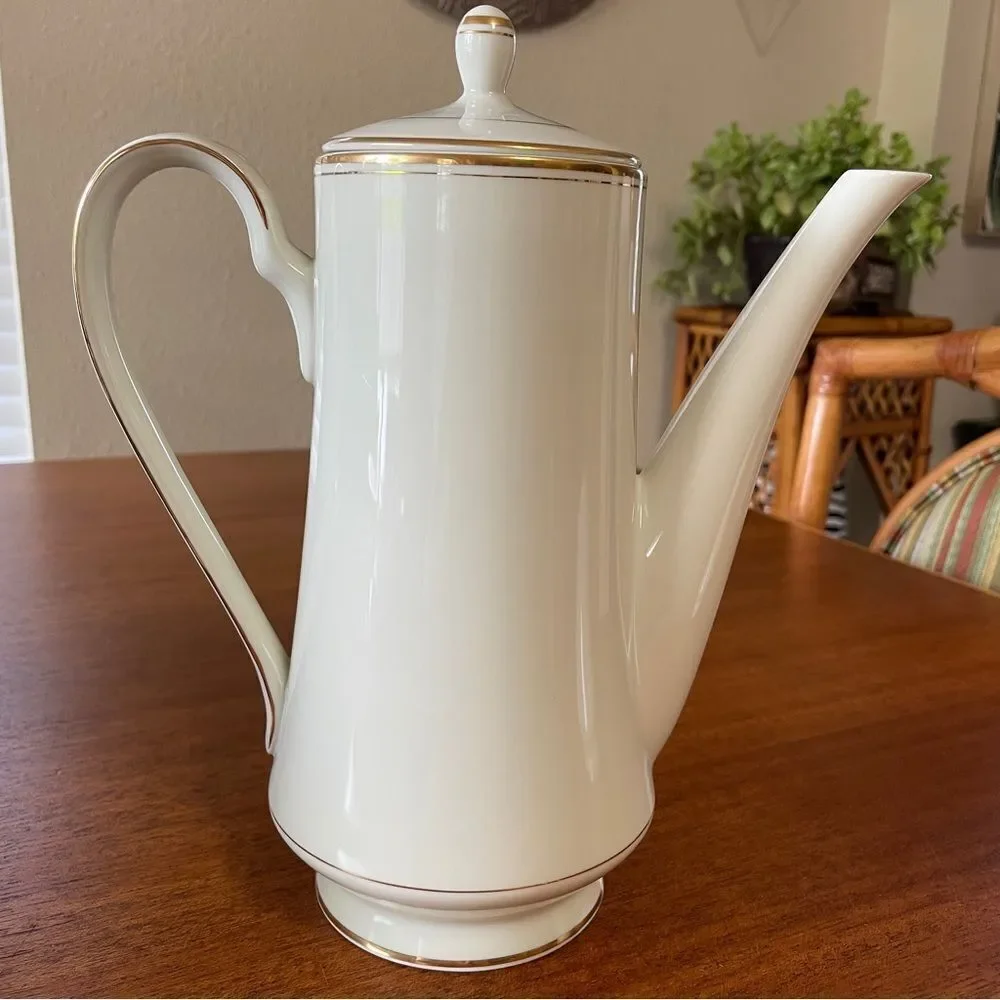 Mikasa Trousdale L2801 Ivory China Pitcher Cream Coffee & Tea Set Ivory and Gold